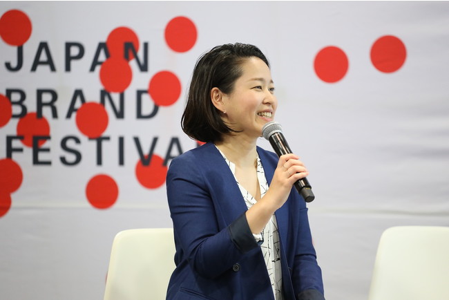 渋谷ヒカリエで行われているトークセッションの様子